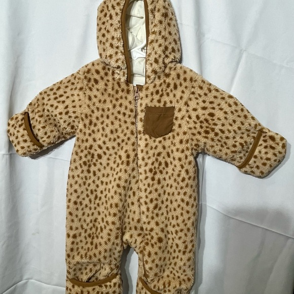 Other - Wonder Nation Beige baby romper with brown dots, soft texture, size 3-6M New